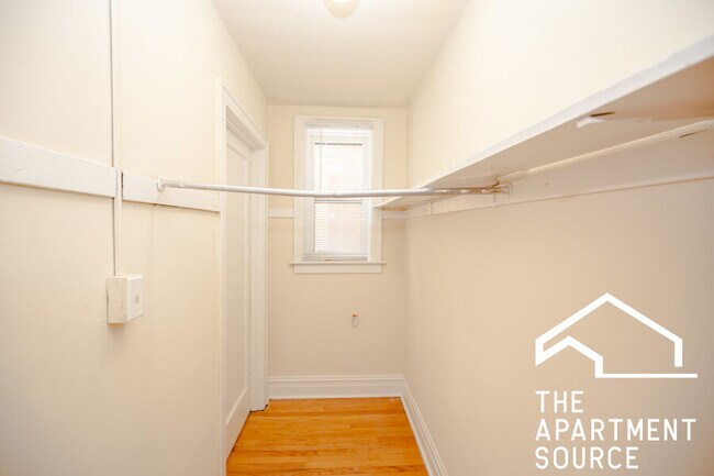 Building Photo - 5011 W Cermak Rd