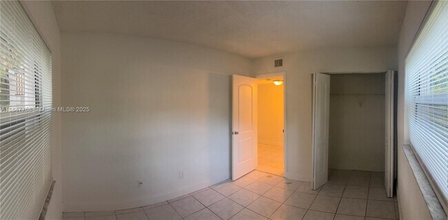 Foto del edificio - 11501 NW 44th St