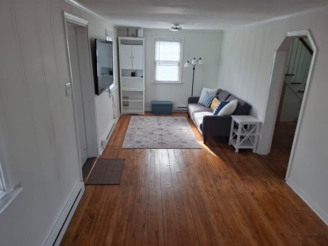 Building Photo - 8 Bash Rd