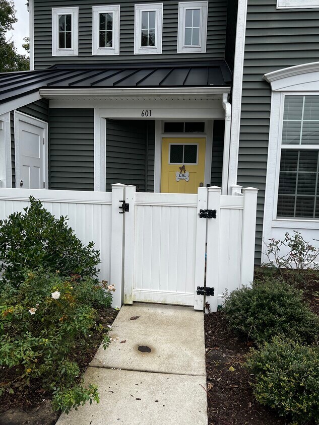 Primary Photo - 601 Promenade Ln