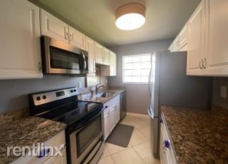 Building Photo - 1 br, 2 bath Condo - 4710 NW 4th St Apt C