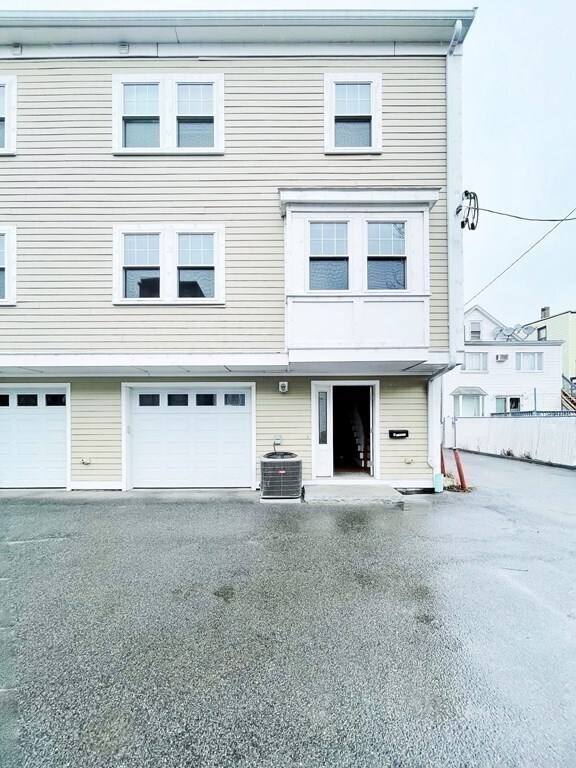 Building Photo - 656 Tremont St