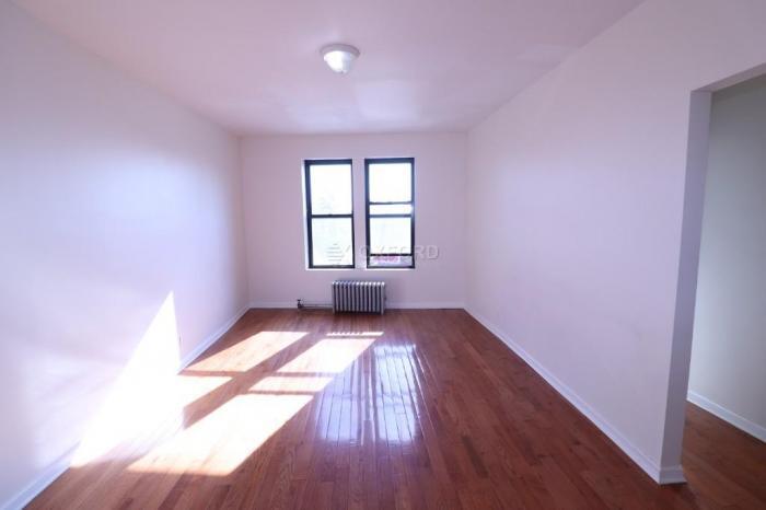 Foto principal - 2 bedroom in Queens NY 11354