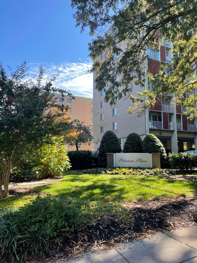 Primary Photo - 350 G St SW