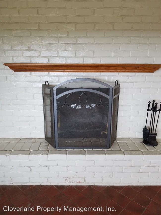 Building Photo - 3 br, 2.5 bath House - 1336 Townhill Rd.