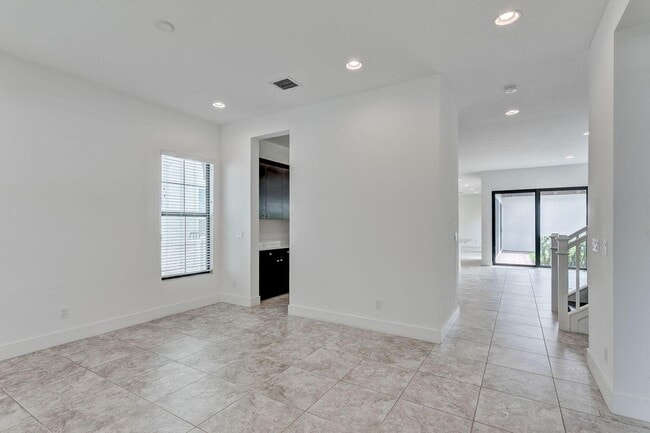 Building Photo - 1205 Faulkner Ter