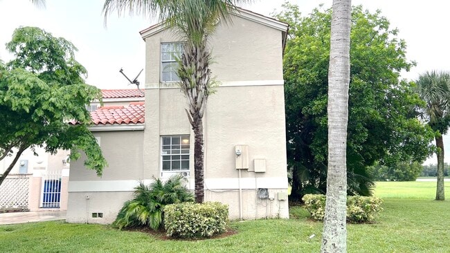 Building Photo - 10919 Mainsail Dr
