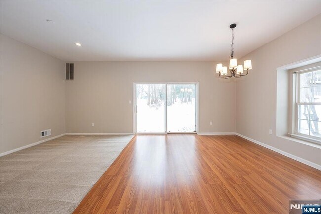 Foto del edificio - 63 Hickory Way