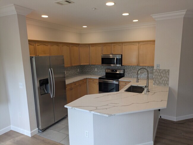 Building Photo - 9390 W Chatfield Pl