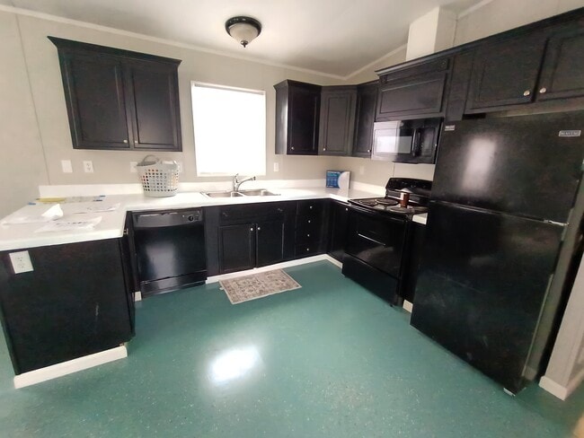 Building Photo - 9 Deerwood Park