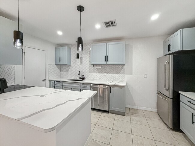 Building Photo - 429 Morgan Cir S