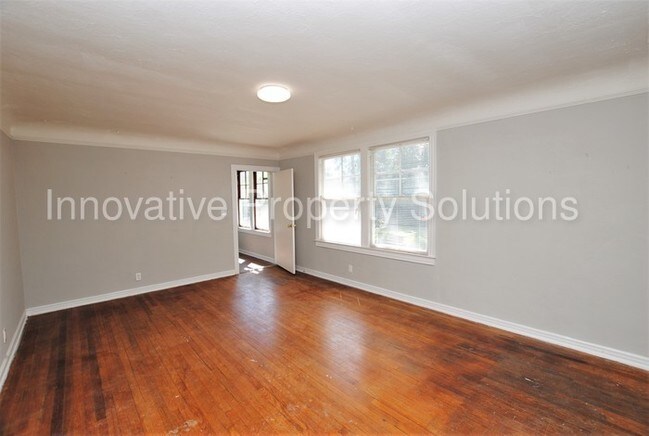 Building Photo - 1215 Willow Branch Ave