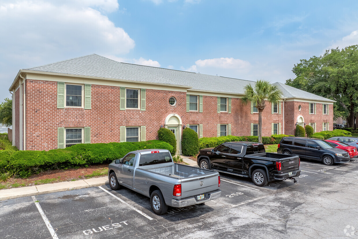 103-618 Georgetown Dr Casselberry, FL 32707-6125 - Lake Howell Arms Condominiums