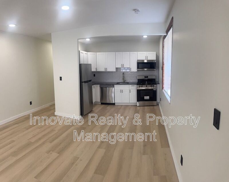 Foto principal - 2250 E Clearfield St