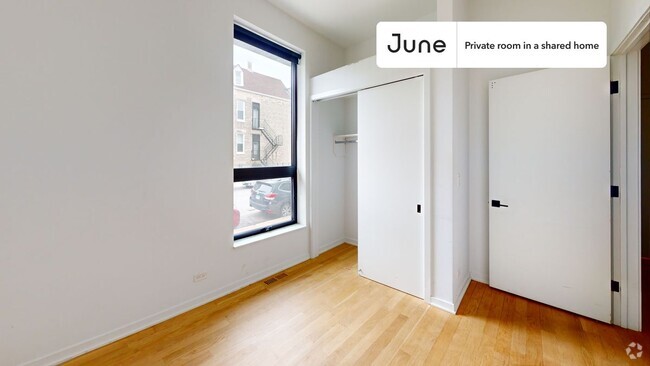 Building Photo - Private bedroom in 4 bed/3.5 bath Home