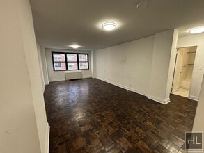 Building Photo - 5 AVENUE