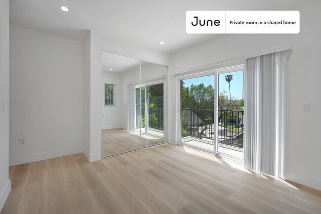 Foto del edificio - Private bedroom in 4 bed/3 bath Home