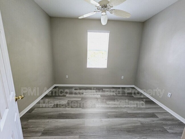 Building Photo - 1065 Viewpoint Way