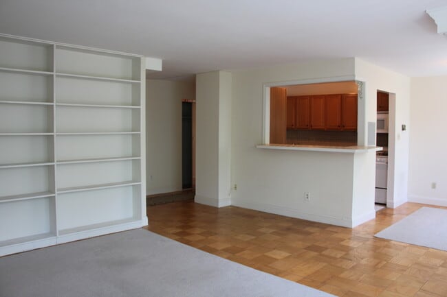 Building Photo - 1512 S Arlington Ridge Rd