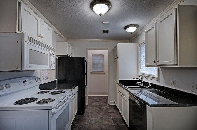 Building Photo - 1233 Linden Pl