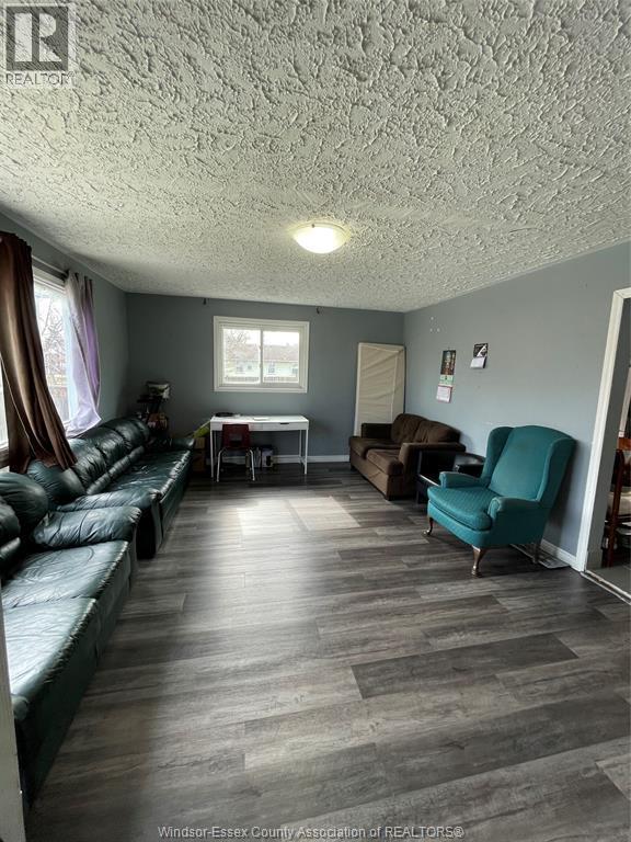 Photo du bâtiment - 1095 Partington Ave