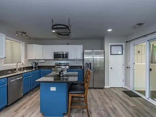 Foto del edificio - 450 Laurel Mist Ln