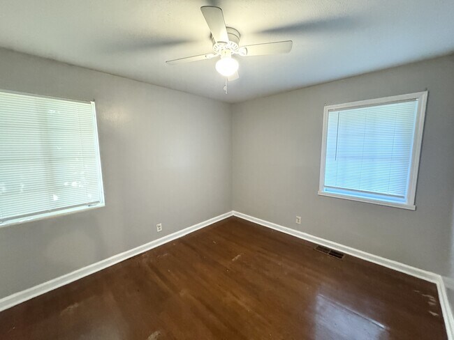 Foto del edificio - 1523 Canterbury Rd