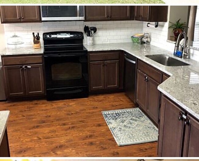 Foto del edificio - 9061 Saw Tooth Loop