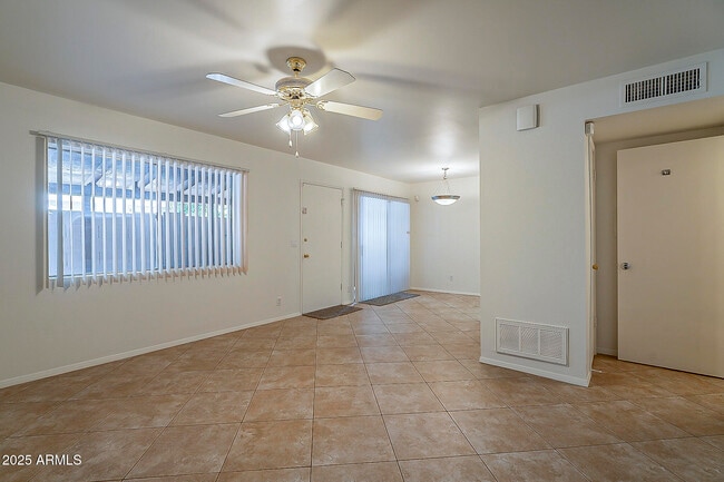 Building Photo - 1023 N 84th Pl