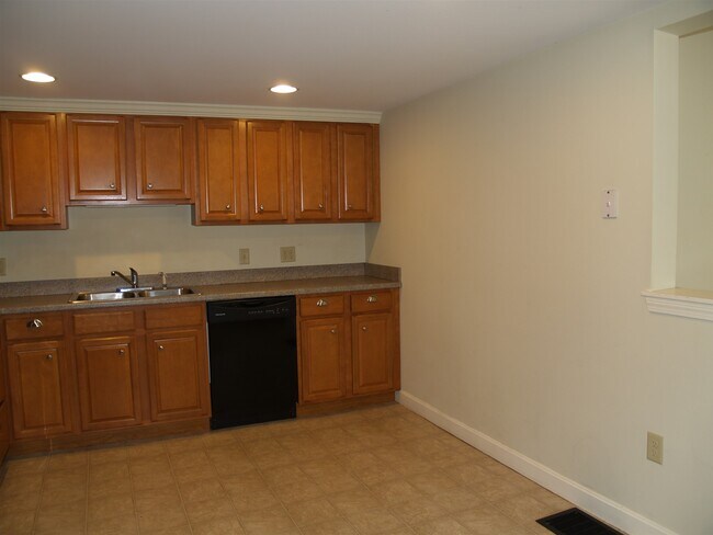Building Photo - 103 Woodland Ave