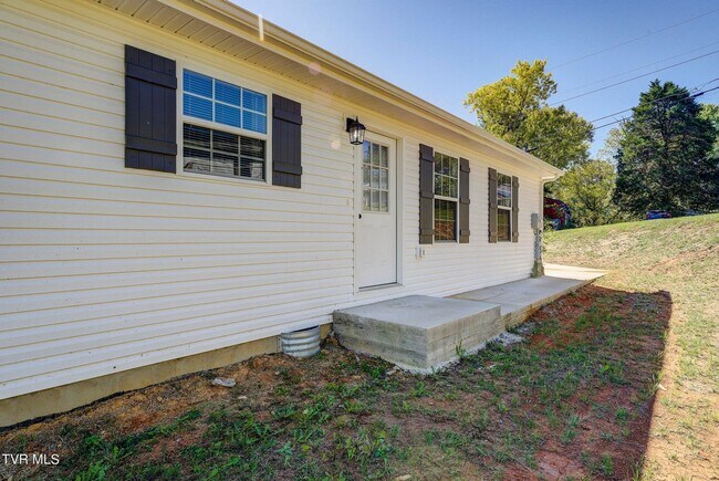 Foto del edificio - Almost New 3BR Home – Modern Living Close ...