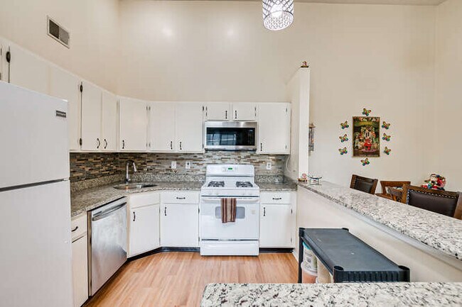 Building Photo - 450 Northam Dr