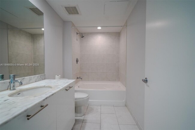 Foto del edificio - 950 Brickell Bay Dr