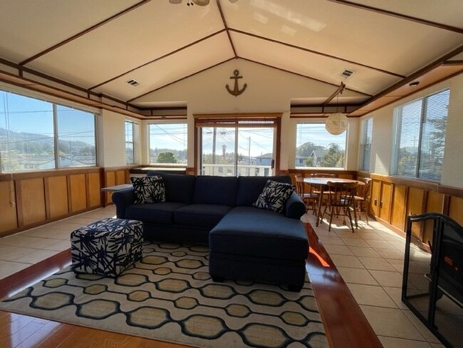 Building Photo - Great Los Osos home with views available now