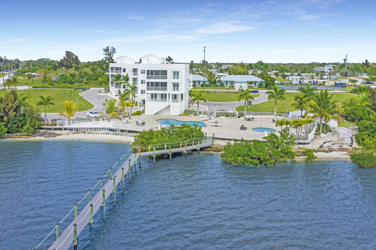 Muelle privado y acceso al agua - Harborside Residences Luxury Rental Community