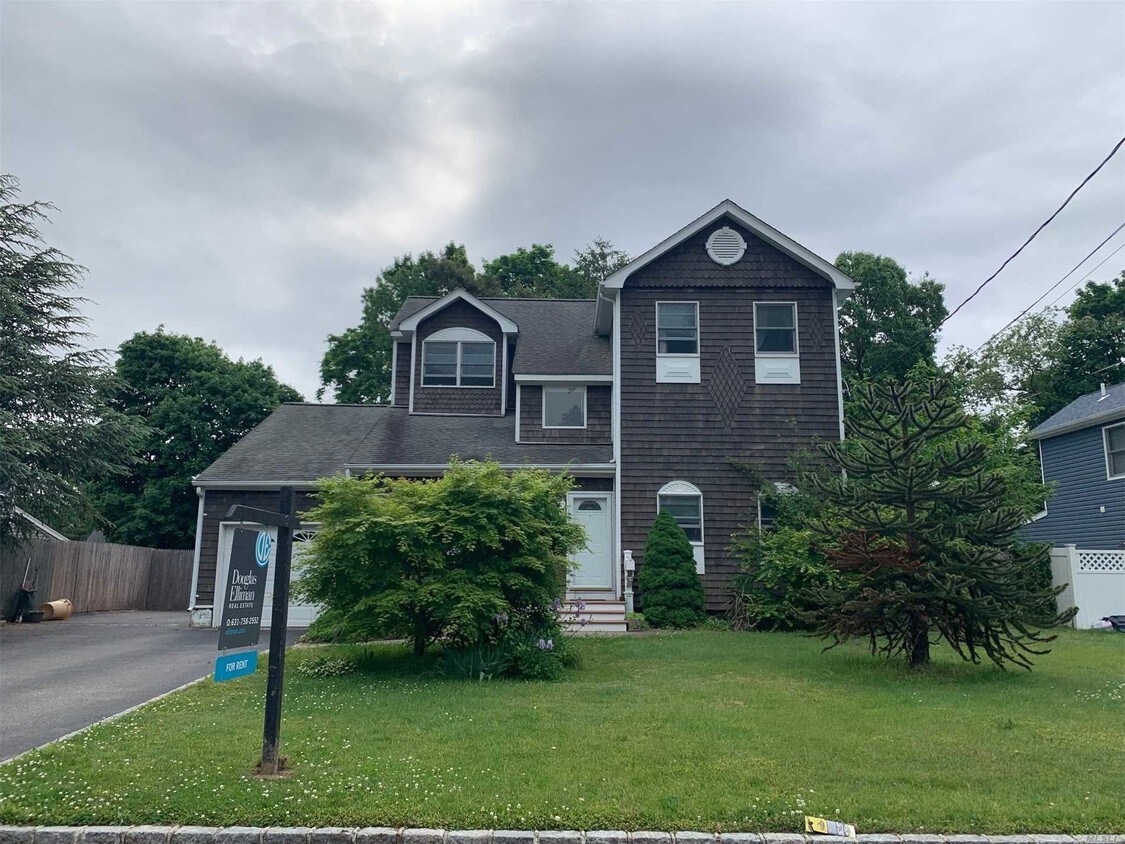 189 Edgewater Ave, Bayport, NY 11705 House for Rent in Bayport, NY