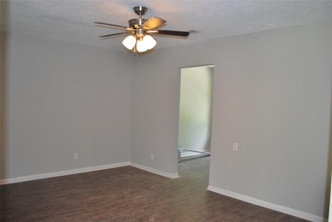 Building Photo - 113 E Witcher Ln
