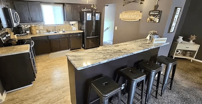 Building Photo - Spacious 4-Bed Westside Home