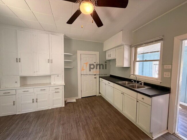 Foto del edificio - 422 Hoyt St