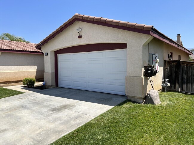 Building Photo - 995 Sundew Way
