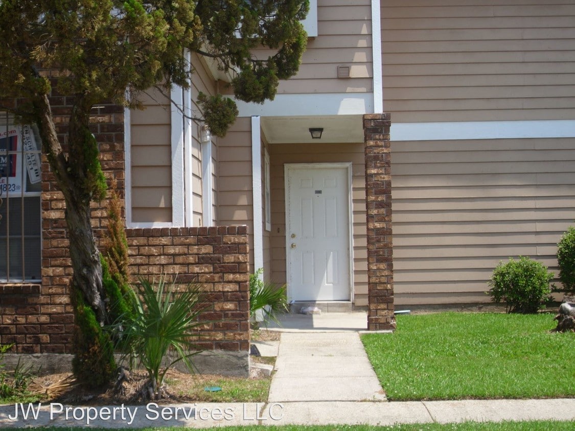Primary Photo - 2425 Oxford Pl