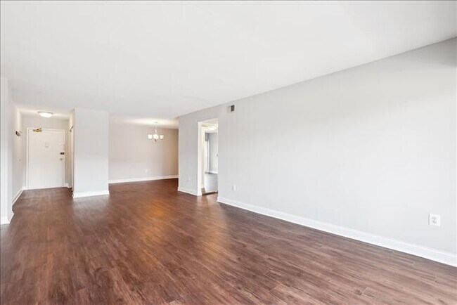 Building Photo - 1300 Army Navy Dr