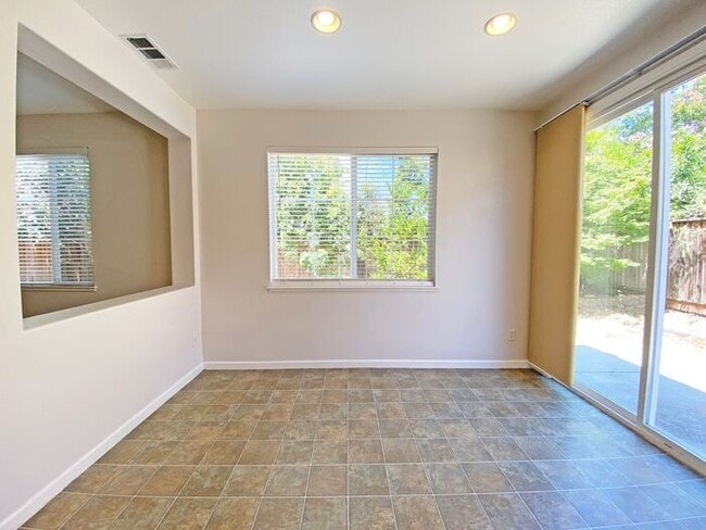 Building Photo - 2247 3rd St