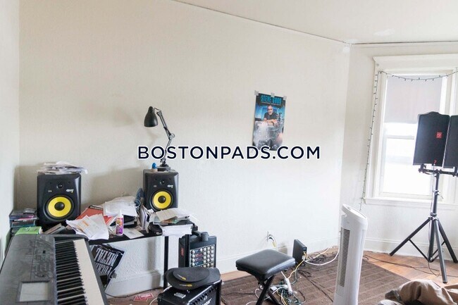 Building Photo - 1163 Boylston St