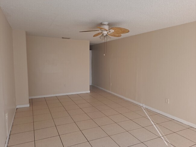 Foto del edificio - 3847 NW 213th St