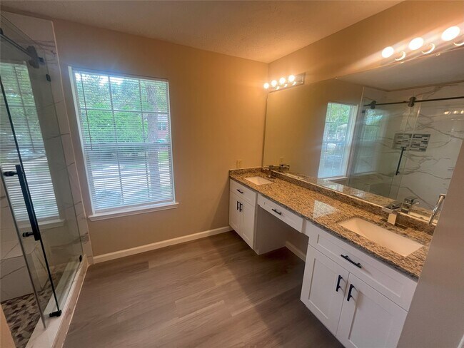 Foto del edificio - 8202 Alabaster Dr