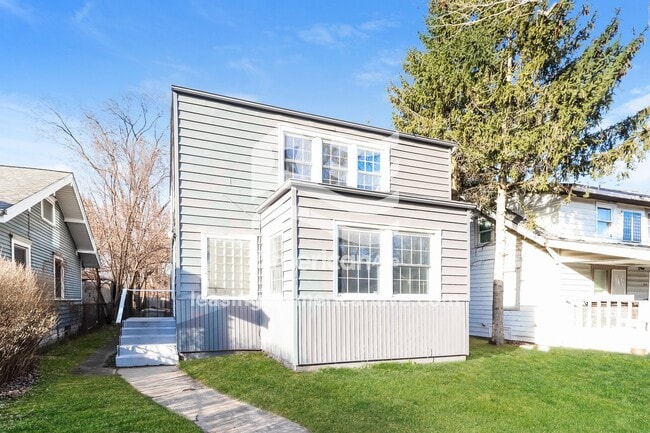 Building Photo - 711 Haney Ave