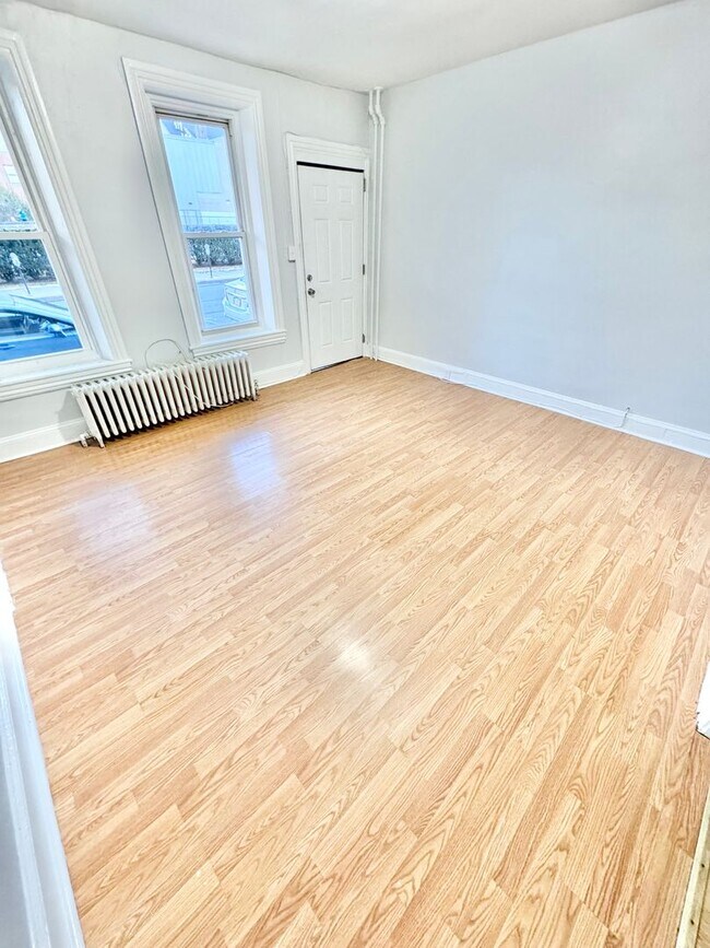 Foto del edificio - 445-447 West Linden Street