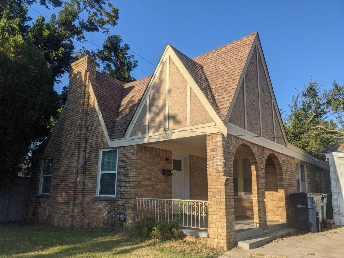 Primary Photo - Cozy 2 Bedroom 1 Bath Home In Great Locati...