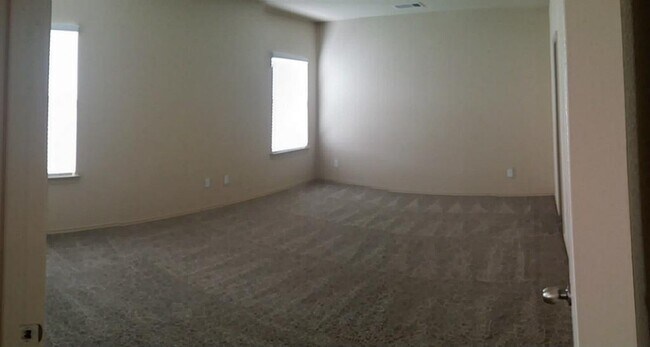 Building Photo - 2011 Treasure Mountain Dr